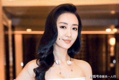 女主穿到娱乐圈吃瓜文